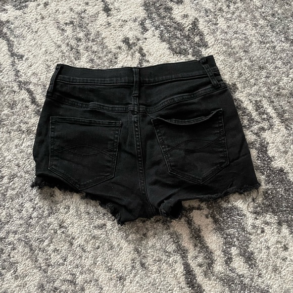 Abercrombie & Fitch - Women’s Black Distressed Hem Jean Shorts - 26 - Picture 3 of 5
